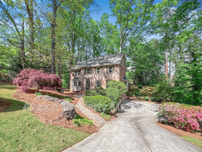 Marietta House: 1580 Princeton West Trl