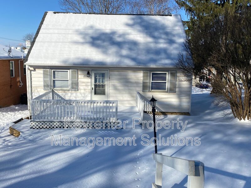 Waynesboro House: 255 S Winchester Ave