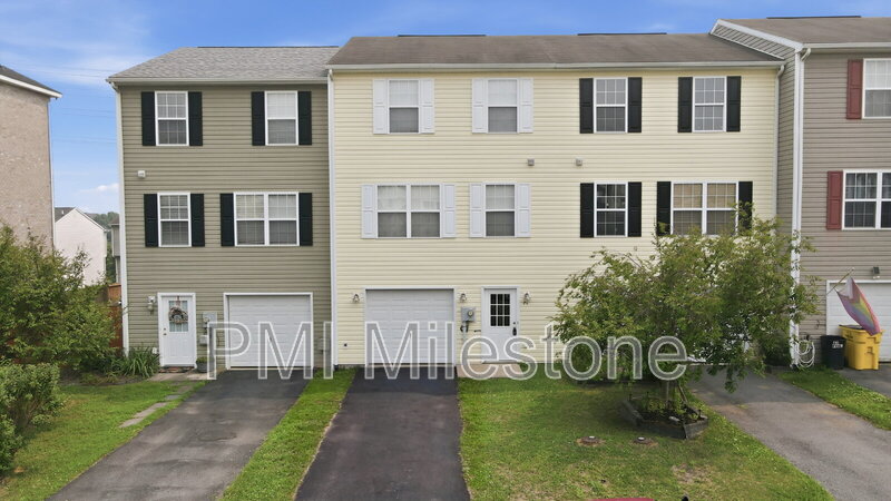 Martinsburg Townhome: 75 Foal Lane