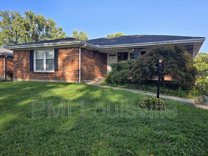 Louisville House: 9510 Gateway Drive