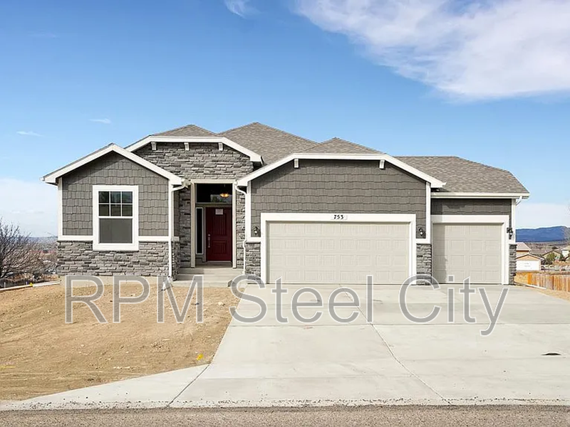 Pueblo West House: 753 S Laurue Dr