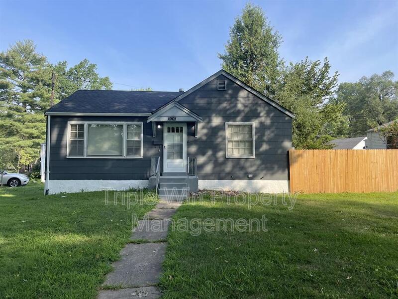 St. Louis House: 1901 Eagle Dr