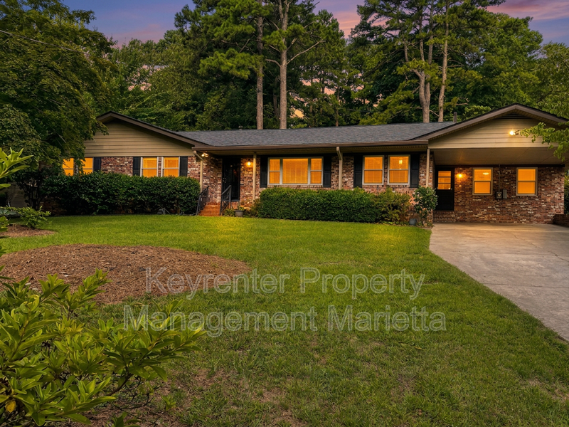 Marietta House: 725 Mcburnette Rd Ne