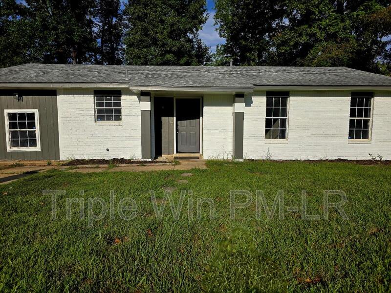 Cabot House: 68 Meadowlark Dr