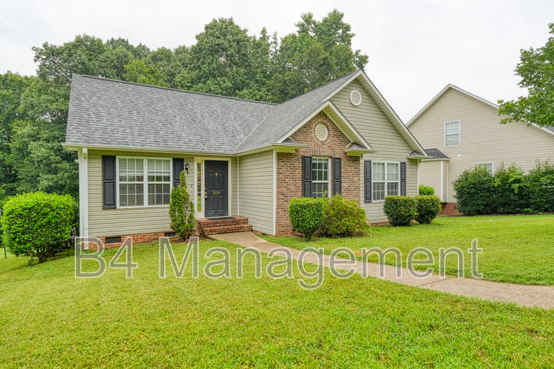 Spartanburg House: 208 Cotton Creek Drive