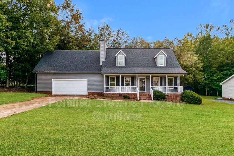 Liberty House: 814 N. Greenbriar Street