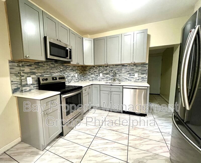 Philadelphia House: 7275 Saybrook Ave