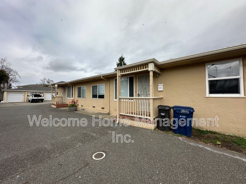 Castro Valley House: 19727 Center Street