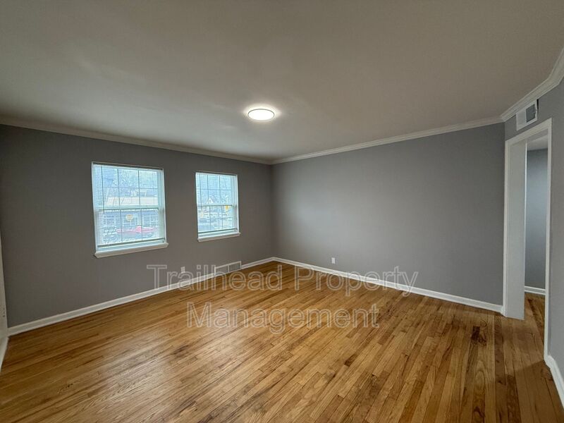 Kansas City House: 202 E Gregory