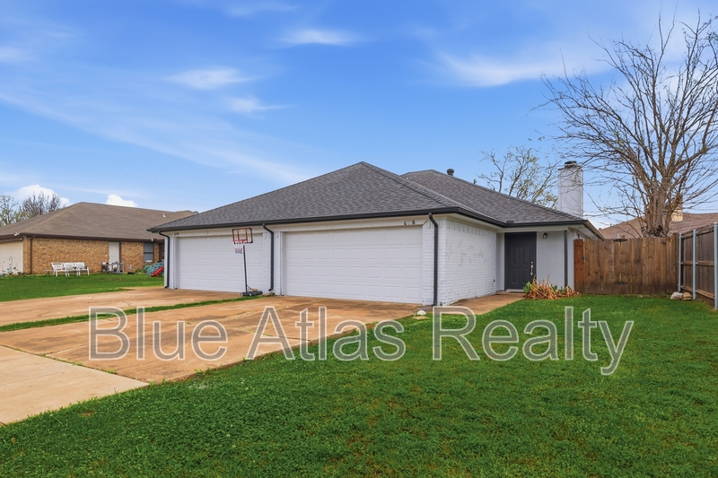 North Richland Hills House: 6338 Mark Court