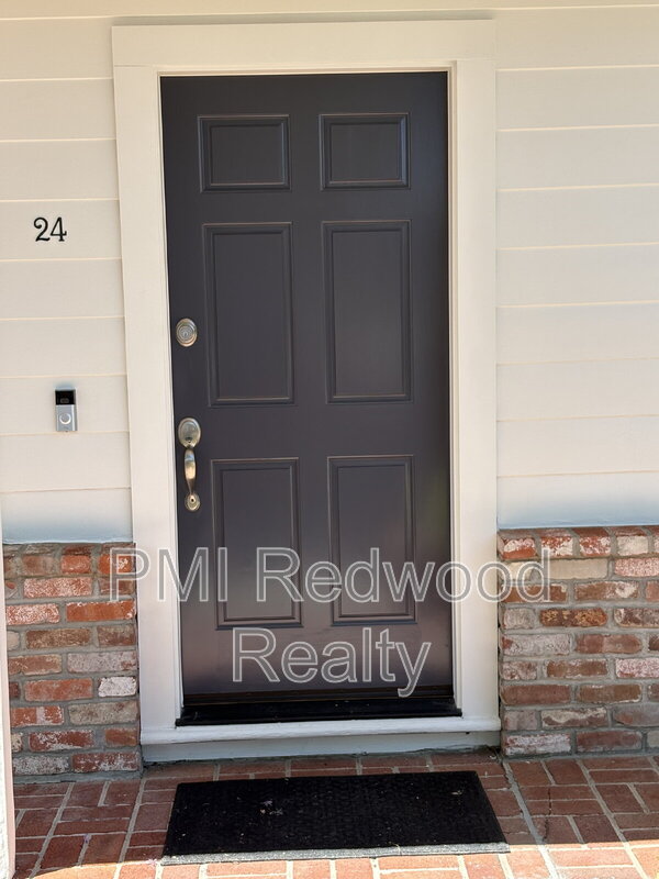 Redwood City House: 24 Hilltop Drive