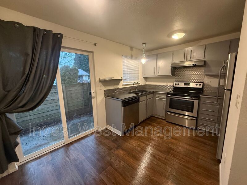 Portland House: 9041 N St Louis Ave