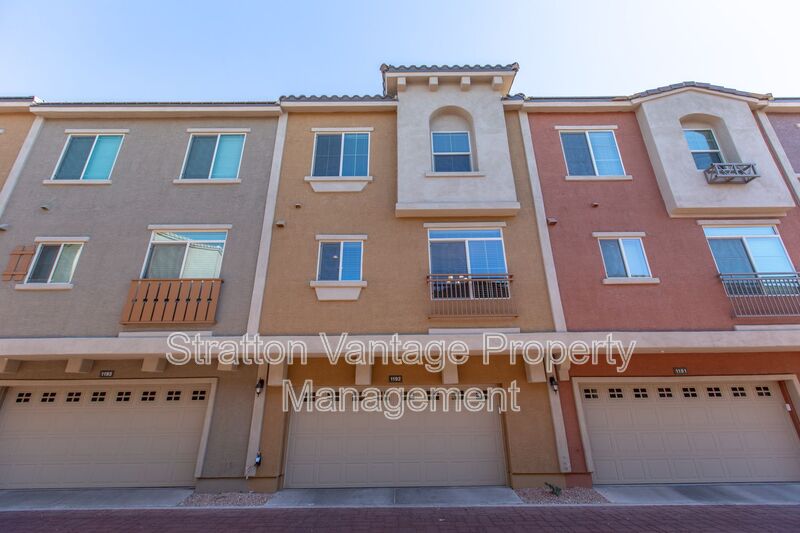 Gilbert Townhome: 240 W Juniper Ave