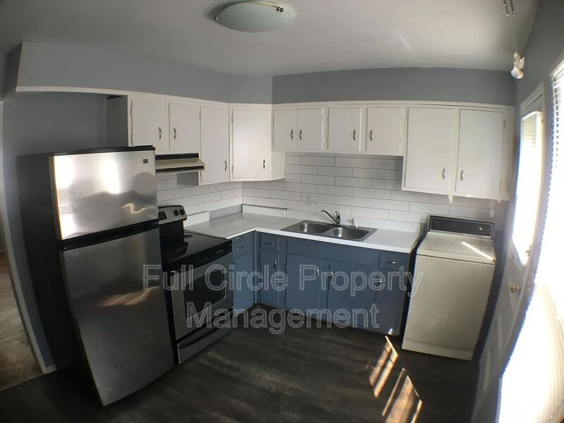 Bellevue House: 7419 S 41st Ave