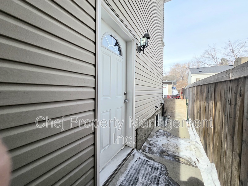 Edmonton Condo: 7542 80 Ave NW