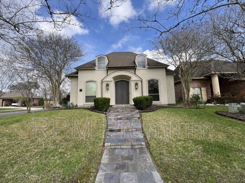 Baton Rouge House: 17703 Shady Creek Ave.