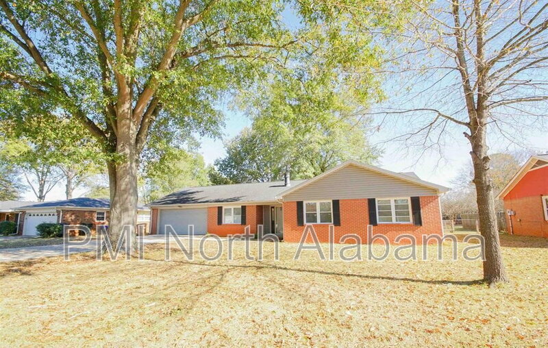 Decatur House: 1910 Manchester Ave SW
