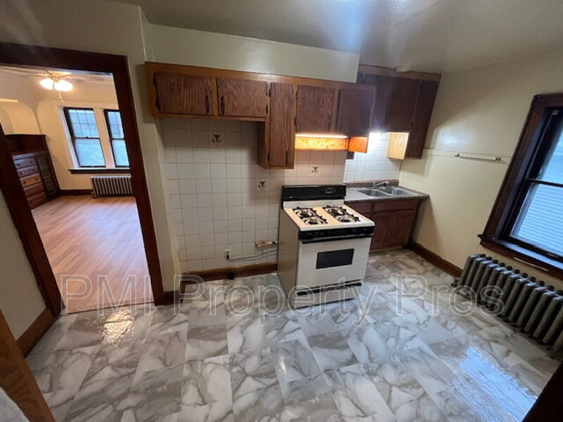Cudahy Condo: 3432 E Cudahy Ave