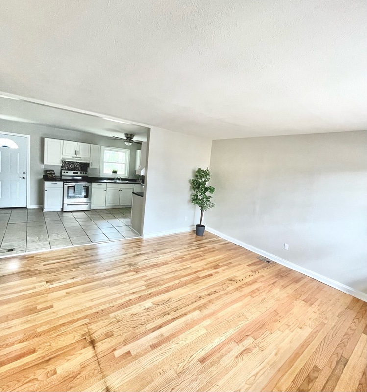 Fayetteville House: 1842 Dewsberry Place