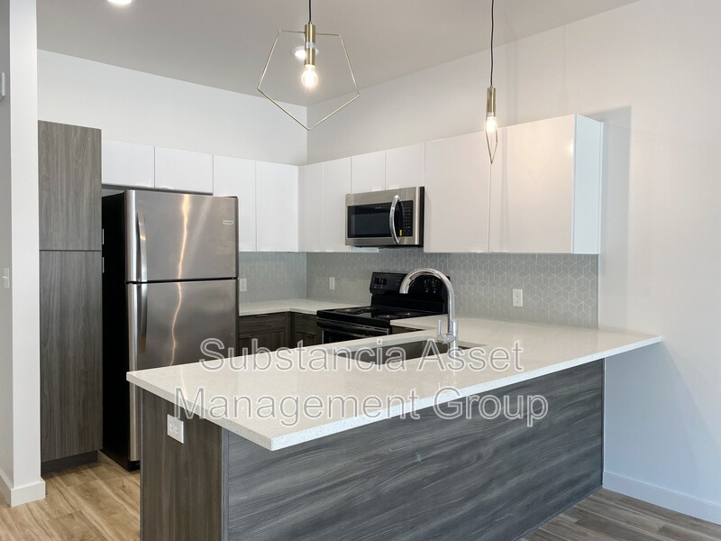 Midwest City Condo: 1683 Midtown Place - 103