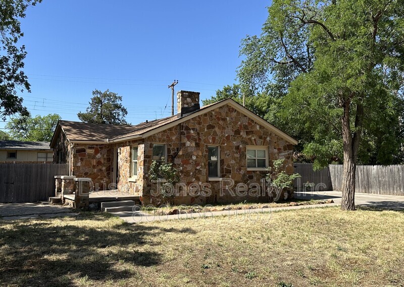 Lubbock House: 3203 37th