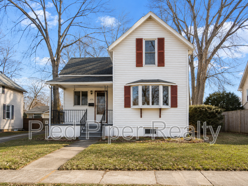 Freeport House: 725 West Homer Street