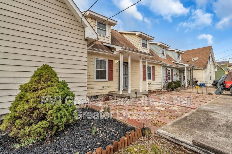 Nashville House: 3153 East Lake Drive