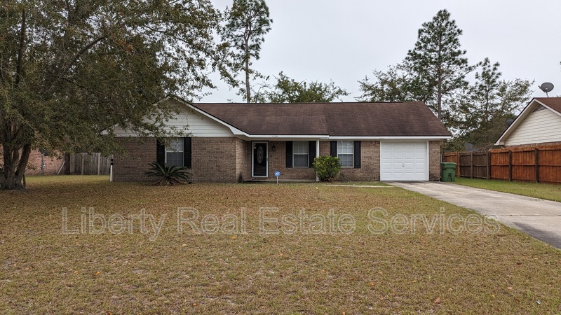 Hinesville House: 1434 Paul Caswell Blvd