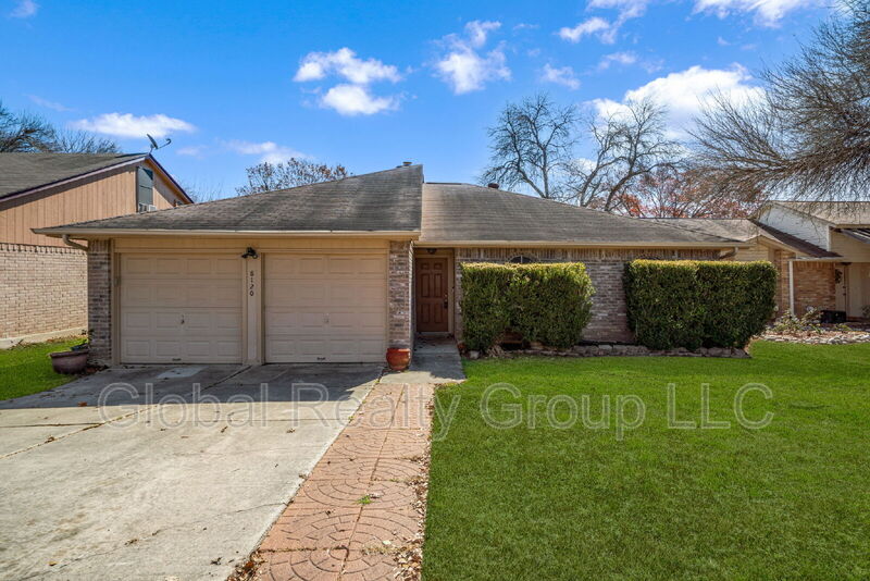 Live Oak House: 8120 Forest Dawn