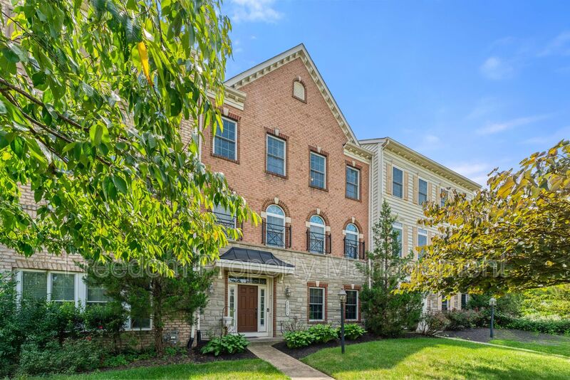 Chantilly House: 42524 Rowderbury Sq