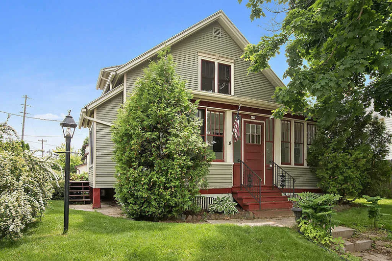 Manitowoc House: 401 Cleveland Avenue