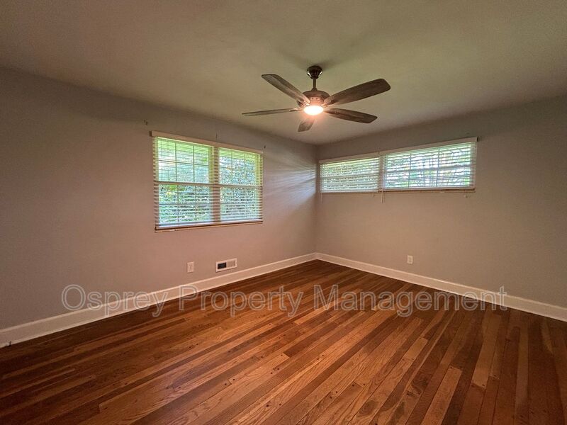 Spacious Brick Ranch Single Family Home!  - Photo 11