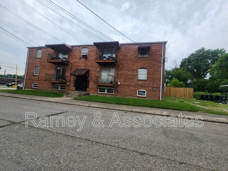 Louisville Condo: 1300 Oakwood Ave