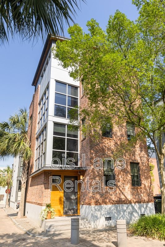 Charleston House: 19 Brewster Court