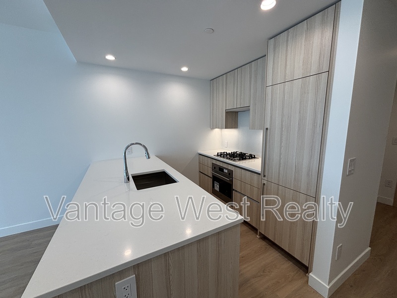Kelowna Condo: 903-238 Leon Ave