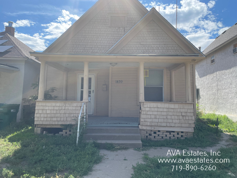 Pueblo House: 1439 Cypress St