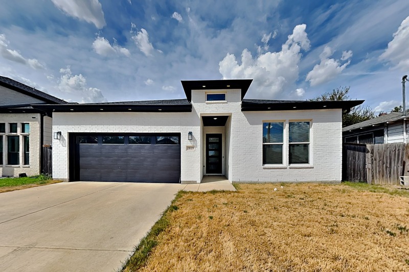 Dallas House: 1819 Bickers St