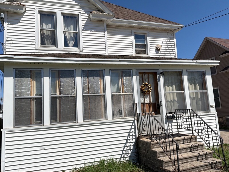 Oshkosh Condo: 442 West 11th Avenue - Lower