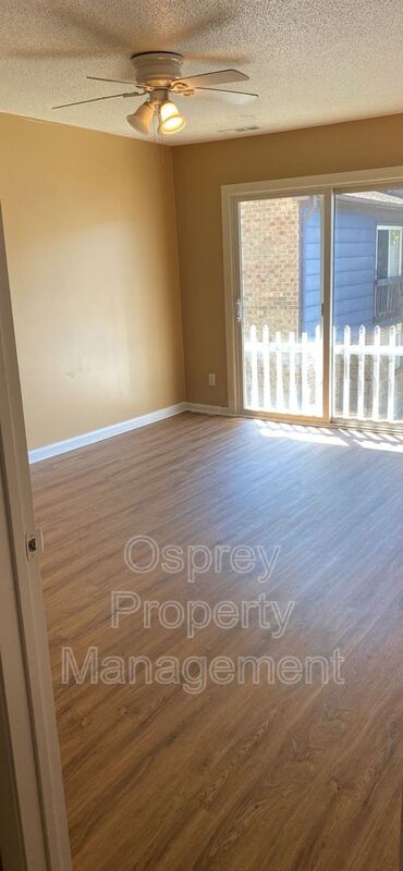 2 story 3 Bedroom Townhouse - Photo 9