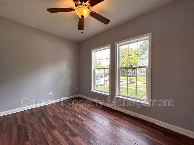 Spacious 4-Bedroom Home W/Sunroom & Large Backyard
