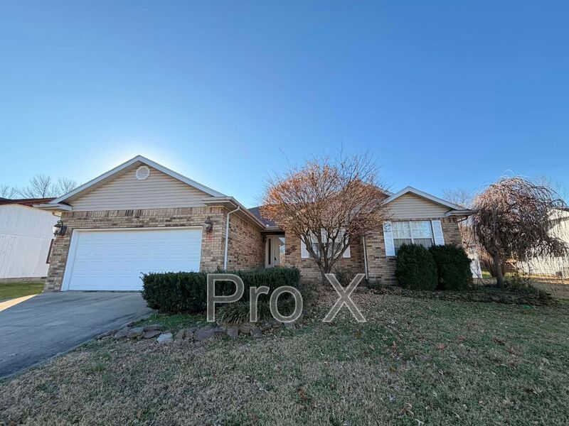 Joplin House: 3726 Castle Rock Dr.