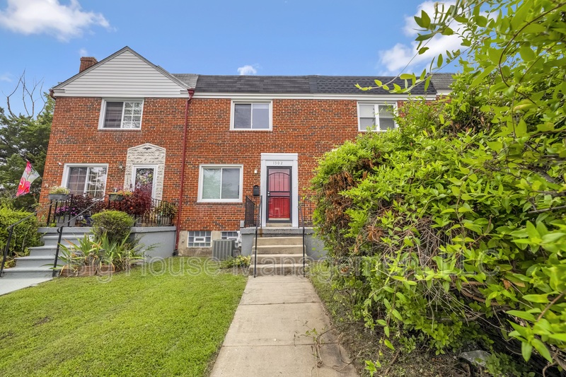Parkville Townhome: 1302 Hillsway Ct