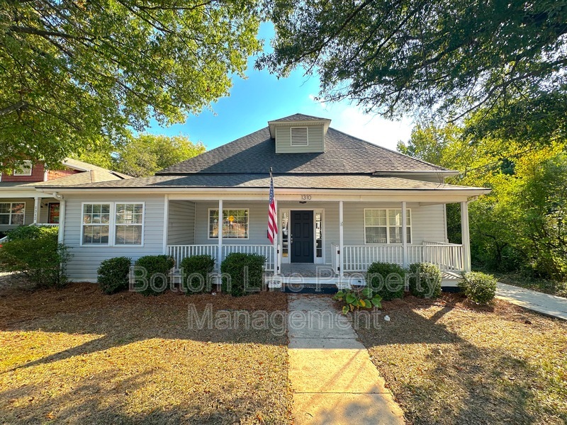 Charlotte House: 1310 Parkwood Ave