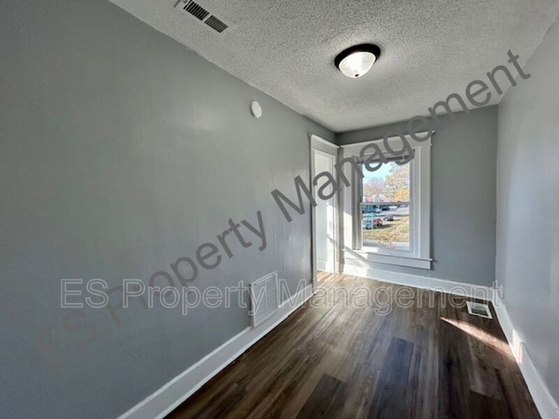 NOW AVAILABLE!! Charming Two Bedroom One Bathroom Duplex!!! - Photo 11