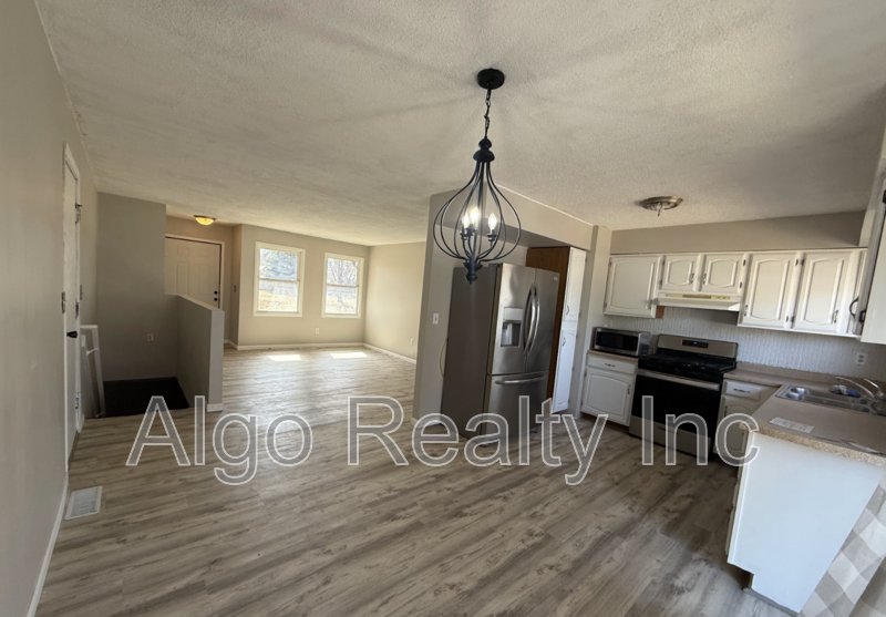 Brooklyn Park House: 8233 Douglas Lane North