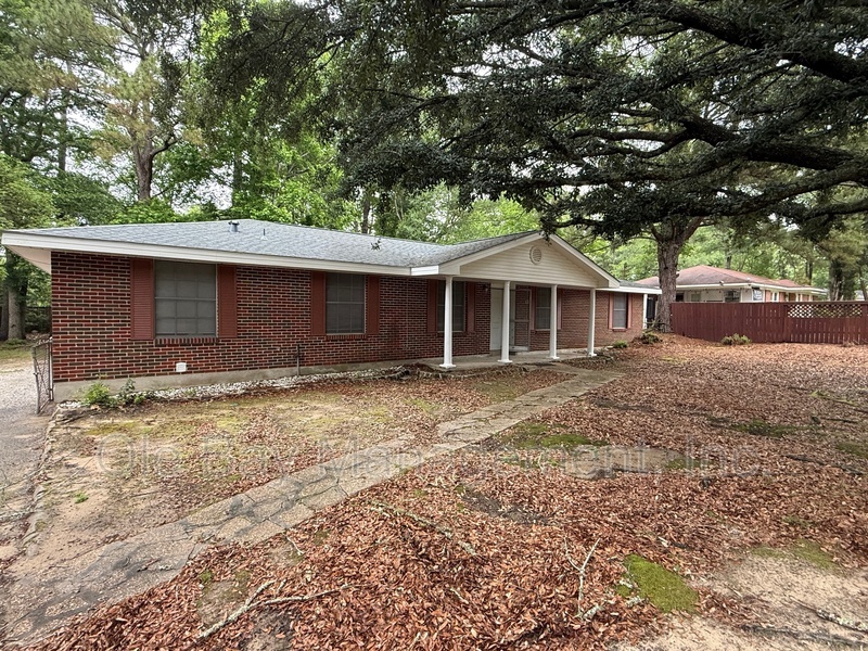 Mobile House: 2508 Daniels Rd W