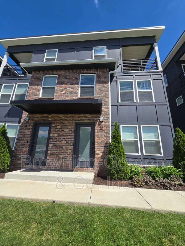 Nashville Townhome: 102 Duke St