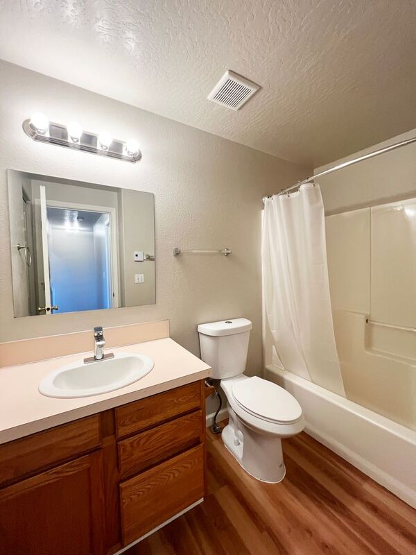 Photo 28 of rental home at 782 North Cloverleaf Loop