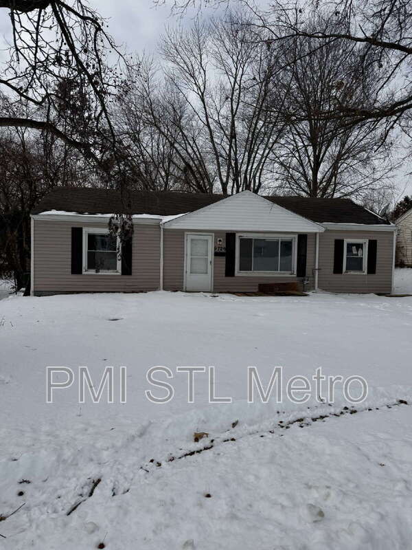 St. Louis House: 9729 Lorna Lane