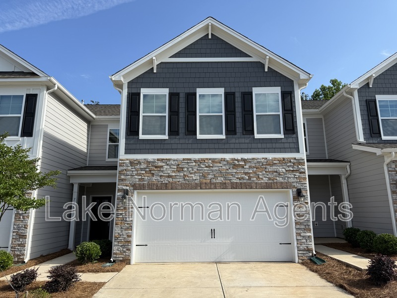 Sherrills Ford Townhome: 7868 Iron Rd